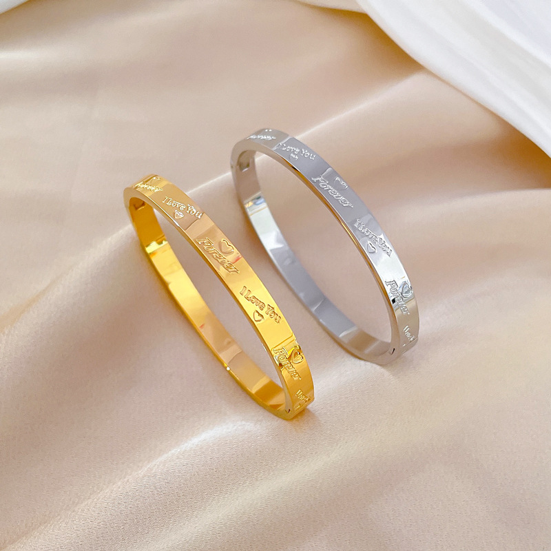 【 All-titanium Steel 】 European and American INS style heart-shaped titanium steel bracelet, minimalist cross-border retro fashionable stainless steel jewelry details Picture