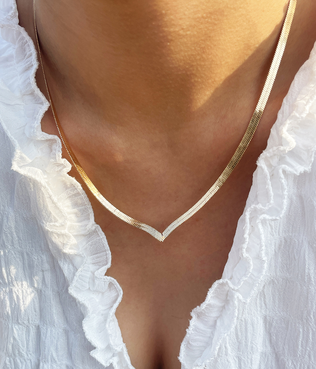 European and American cross-border jewelry hip-hop metal street style snake bone necklace, cold and simple style, geometric V-shaped necklace for women details Picture