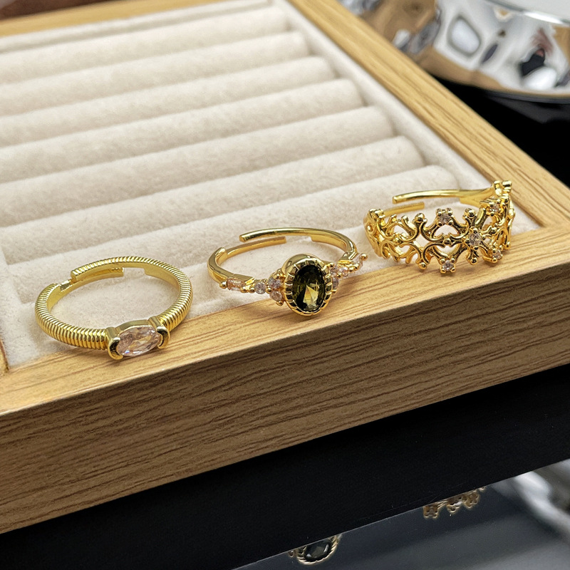 An irregular lace cutout retro fashion ring with a European and American personality, a simple and elegant brushed index finger ring with a cold and elegant style for women Application Scenario