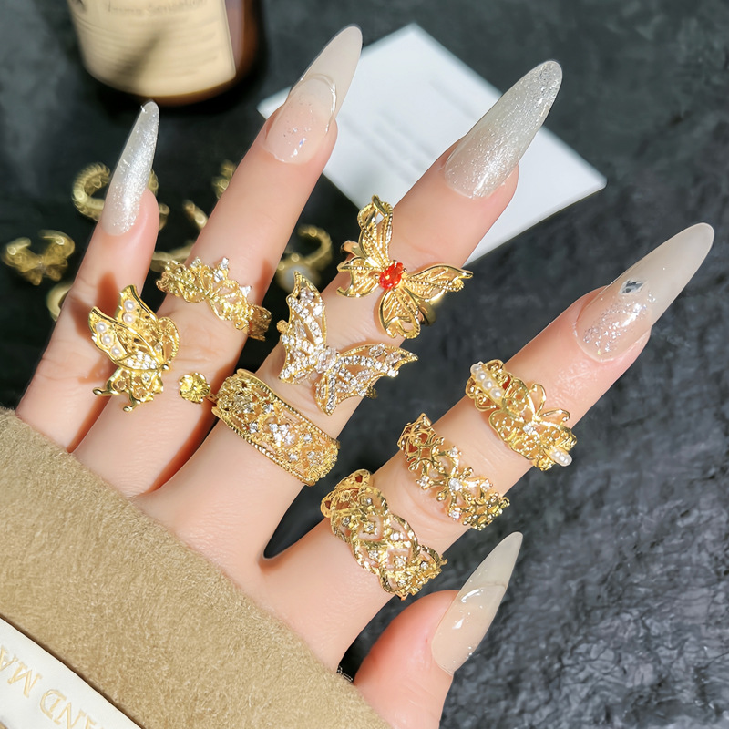 This retro, luxurious and high-end lace butterfly opening ring is a unique and feminine design that is sweet, cool and versatile details Picture