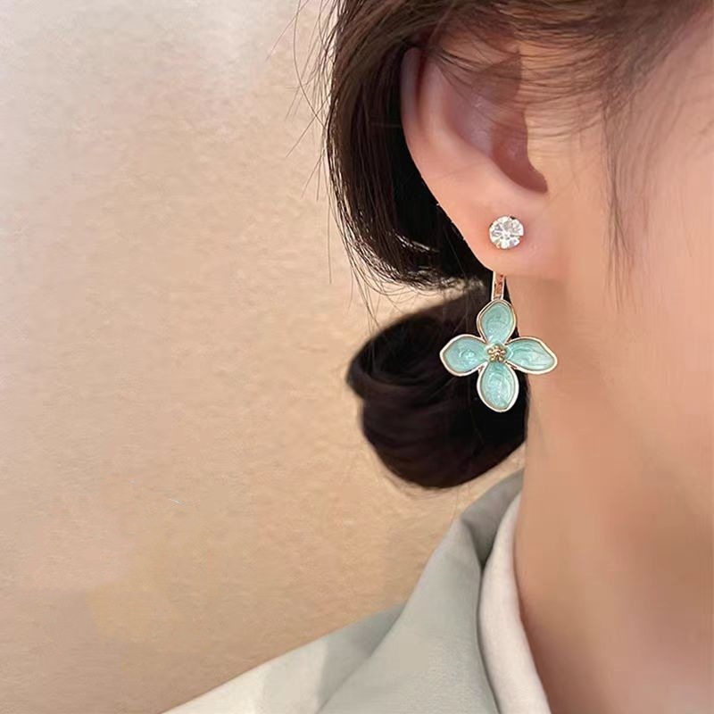 "Cheer up, Fairy! A pair of green four-petal flower stud earrings for women, featuring a simple and stylish Japanese and Korean style. details Picture