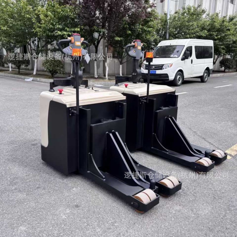 The 8-ton load-bearing tractor, a storage equipment for warehouse handling, is equipped with a lifting battery trailer and a ride-on tractor head Specification drawing