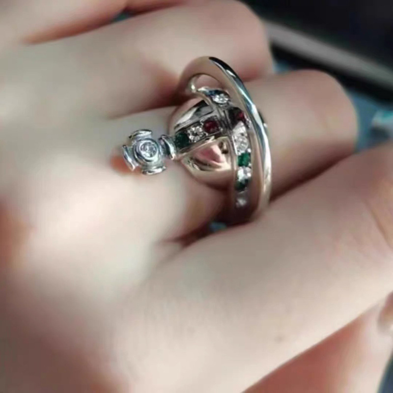 A niche three-dimensional Saturn irregular letter drip glaze open ring for women, gender-neutral retro Instagram trendy personality ring Application Scenario
