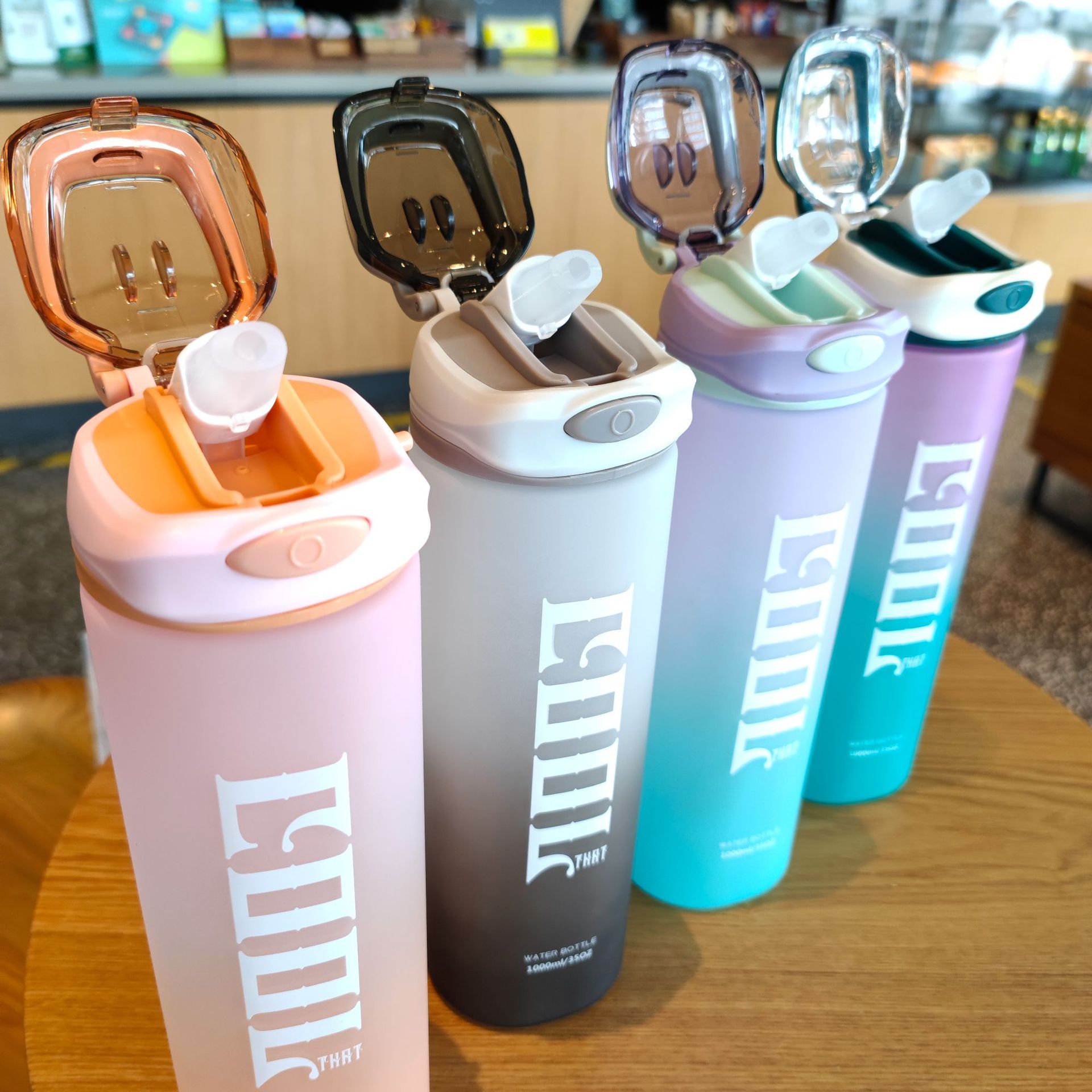 High appearance level summer internet-famous gradient frosted water bottle, portable handle suction nozzle plastic water hose 1000ml water bottle wholesale full figure
