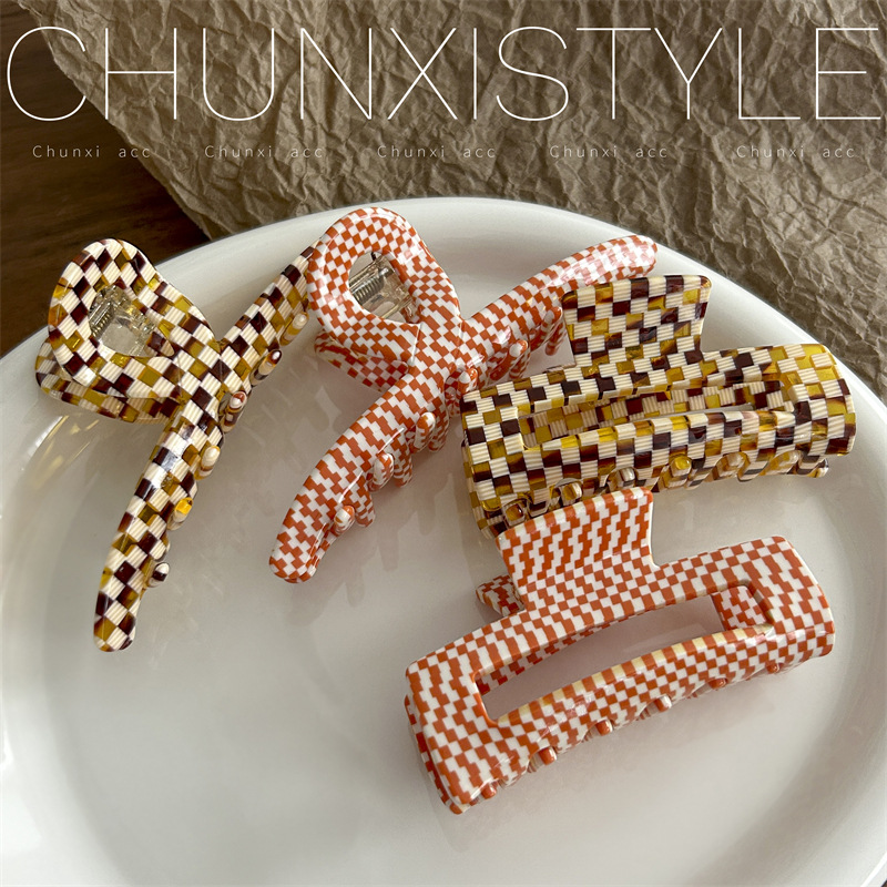 Peach orange ~Chic girl Korean Instagram blogger's retro and fashionable gripper with checkerboard pattern Specification drawing