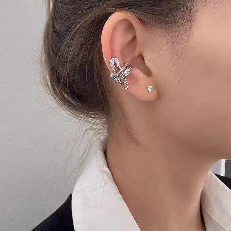 Diamond-encrusted star brooch, no ear piercings, ear clips, trendy, light luxury, and niche design for men, ear bone clips for summer women Specification drawing
