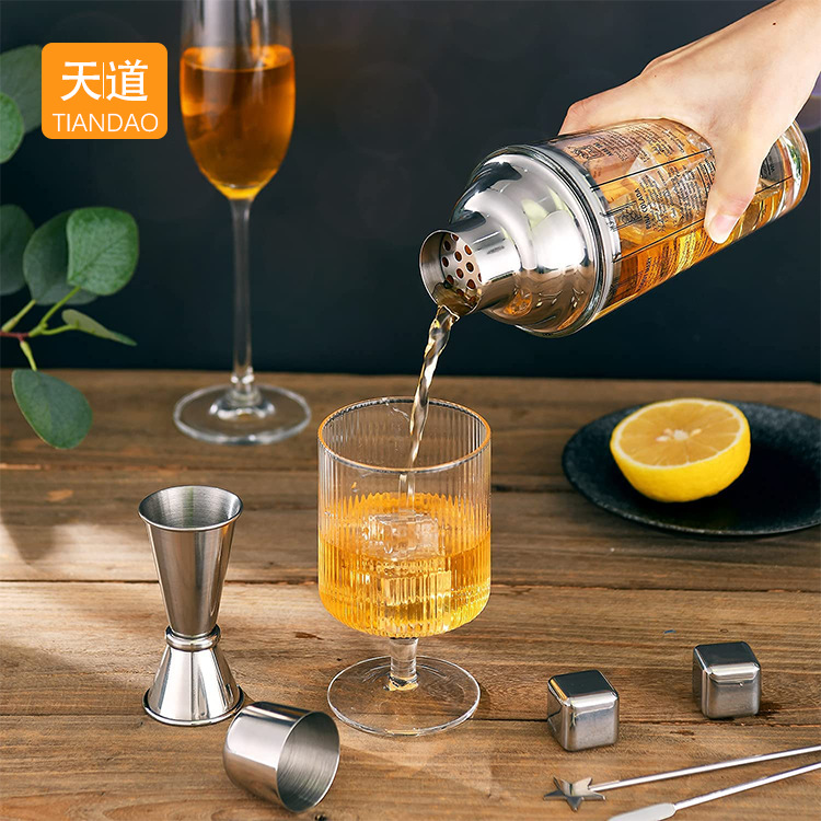 Glass shaker, Boston cocktail shaker set, hand-shaken wine glass, shaker pot, shaker pot, cocktail mixing tools Application Scenario