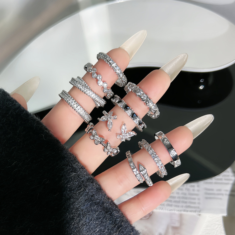 Hot-selling bestseller, fashionable and exquisite, full diamond butterfly style, cross-opening ring, women's light luxury, high-end, niche ring full figure