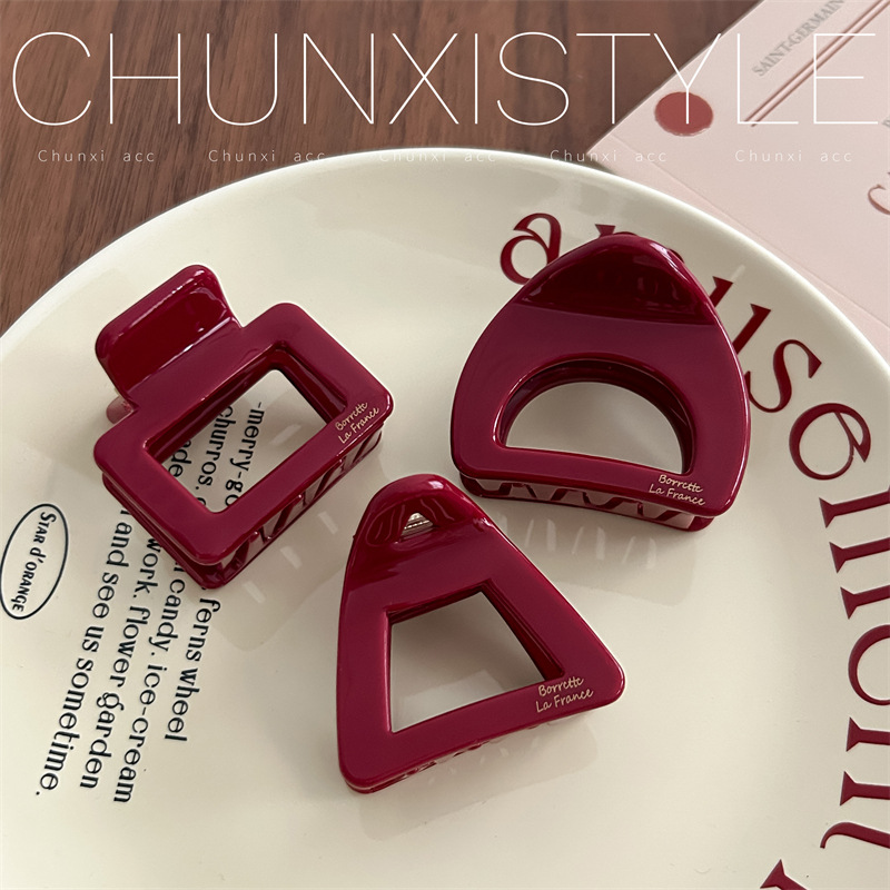 2024 New thickened high ponytail medium size grab clip with gold logo letter octopus high-end look, hair grab shark clip for women Specification drawing