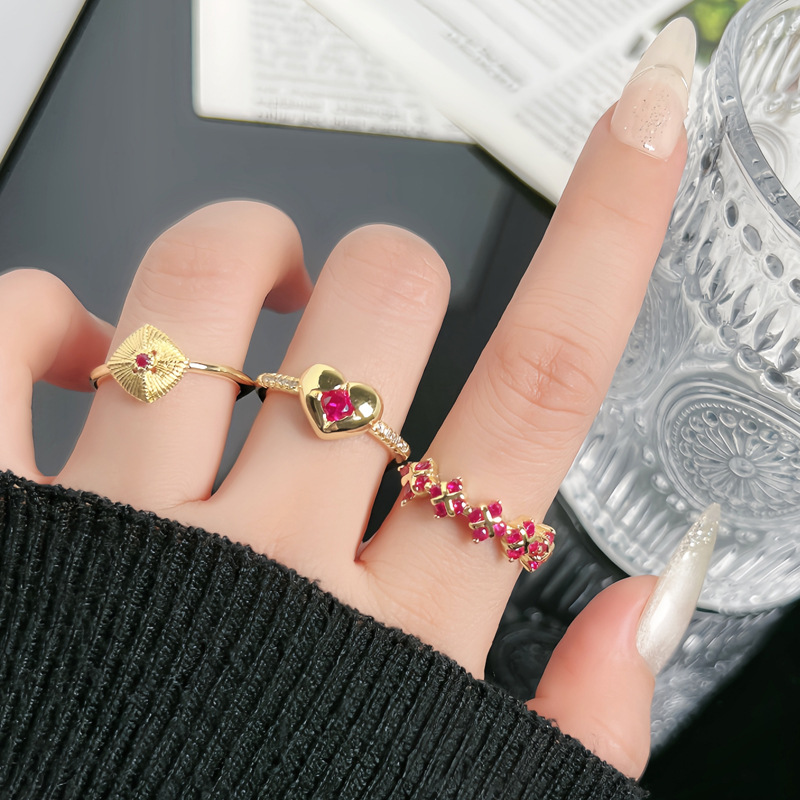 A niche, sweet and light luxury flower-shaped rose red zircon open ring, a noble and elegant female heart geometric brushed index finger ring details Picture