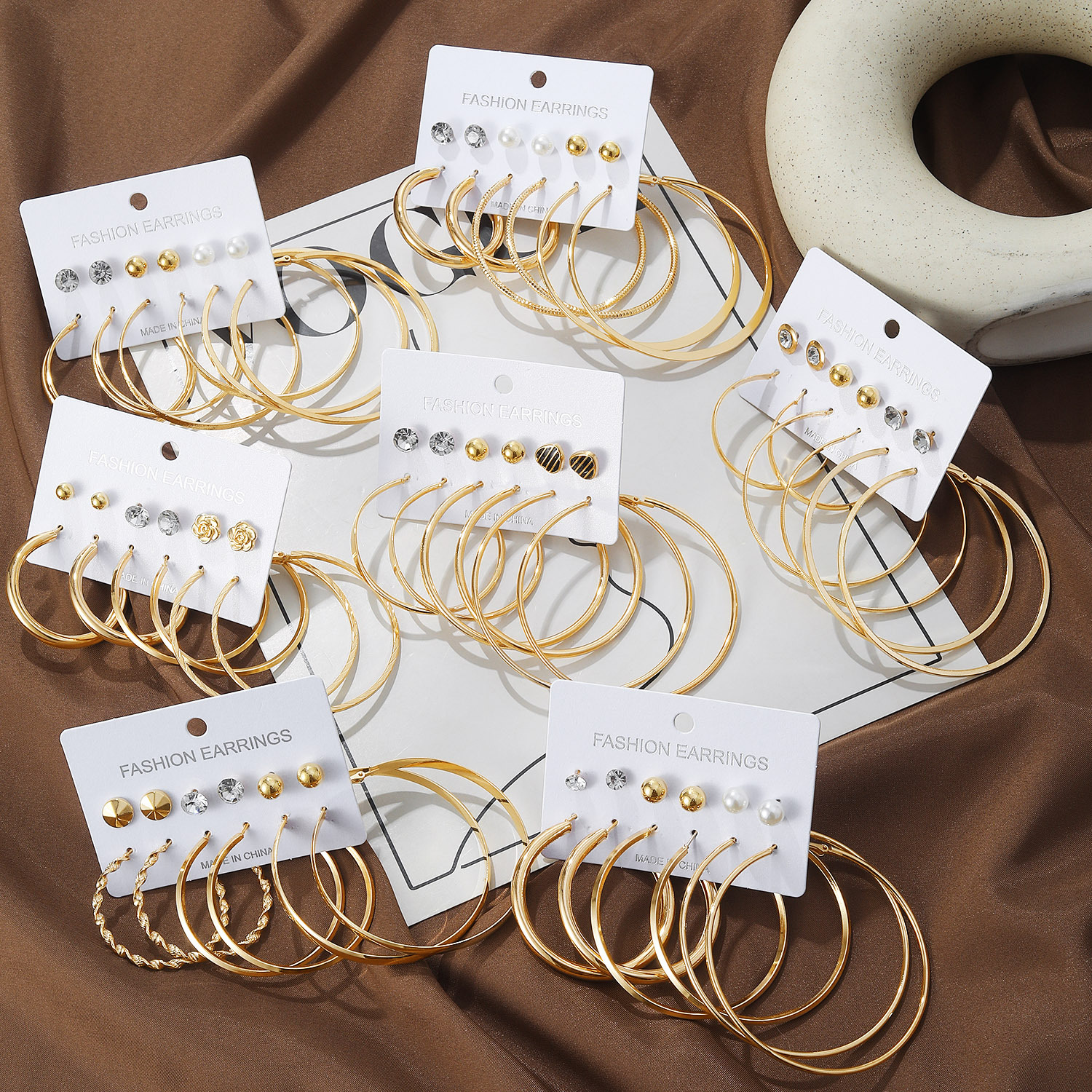 Fashionable commuting large circle ear ring earrings, heart-shaped stud earrings, simple geometric coil metal clip earrings set Specification drawing