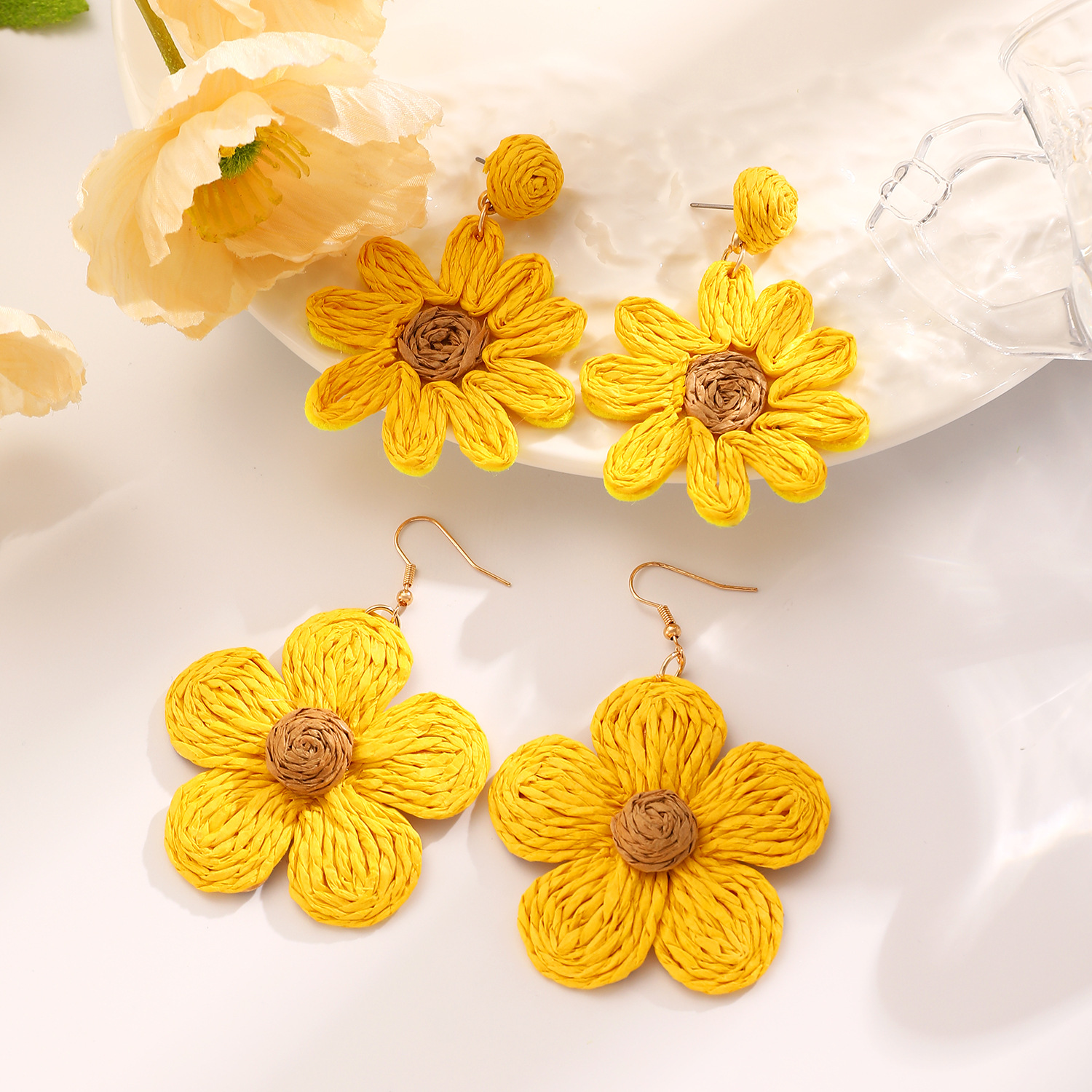 Summer flower earrings for women, dopamine vacation style, exaggerated starfish stud earrings, hand-woven raffia grass earrings for women Application Scenario