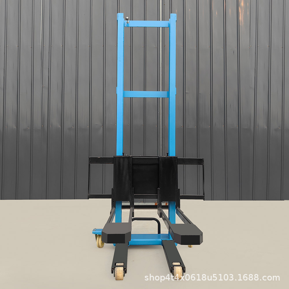 The new electric truck-mounted forklift is equipped with a remote-controlled automatic lifting 1-ton small electric hydraulic vehicle-following material handling system full figure