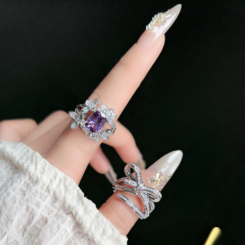 A light and luxurious bow, sweet and cool oval purple diamond ring for women on Instagram, with a cold and elegant style and a high-end feel full figure