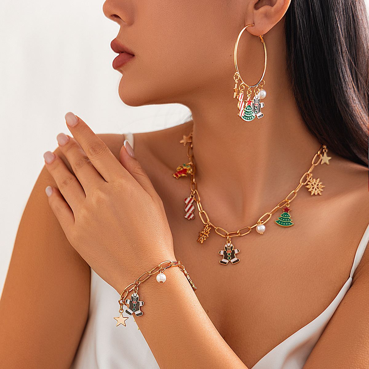 European and American cross-border jewelry Christmas fashion bell Christmas tree necklace light luxury style metallic collarbone chain set full figure