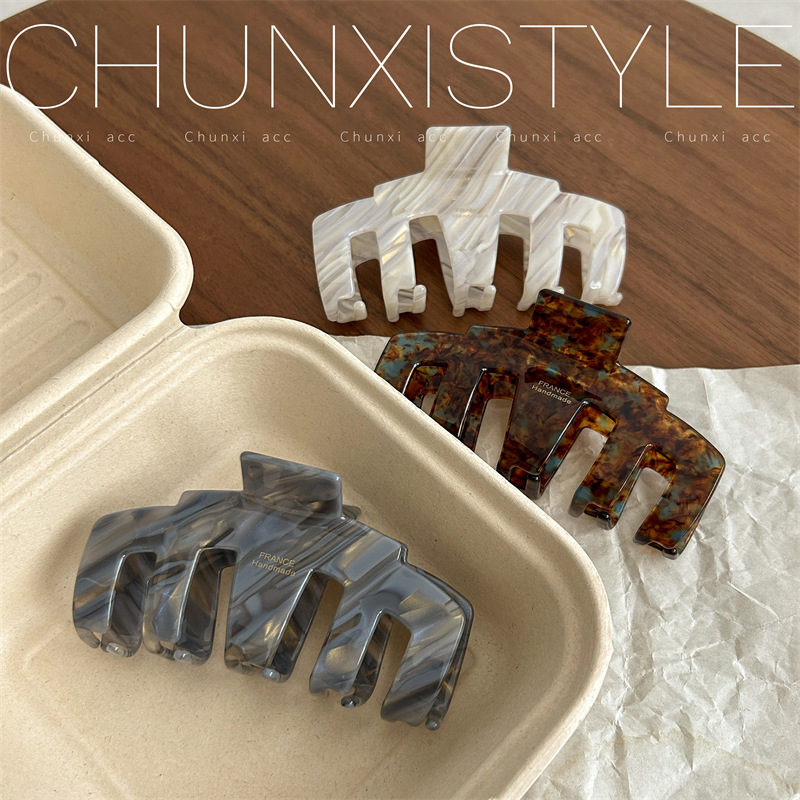 Korean acetate milk coffee texture hair clips, hairpin clips, simple and versatile hair clips, hair accessories, shark clips at the back of the head Application Scenario