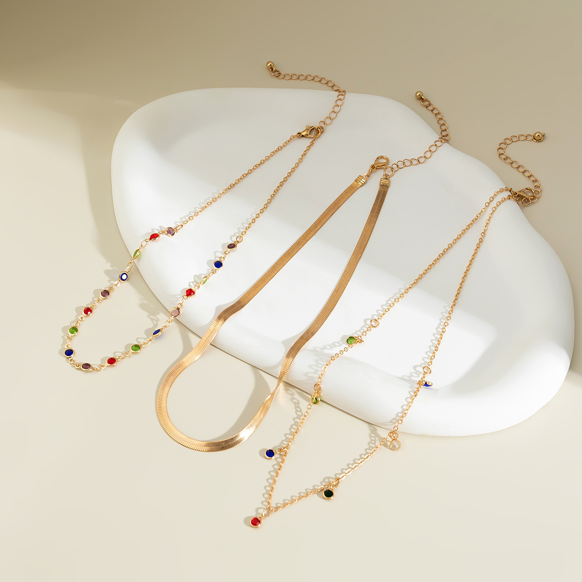 European and American cross-border accessories, niche hot girl style crystal star-shaped collarbone necklace, simple snake bone chain necklace necklace Application Scenario