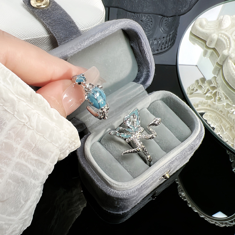 An InS-style unique butterfly snake-shaped fashionable open ring with a niche design sense for women, a trendy punk spider ring Specification drawing