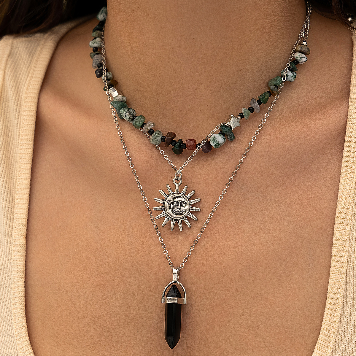 New Chinese-style Suzhou ethnic style stacked flower and leaf necklace cross-border bestseller crushed stone beads necklace necklace Application Scenario