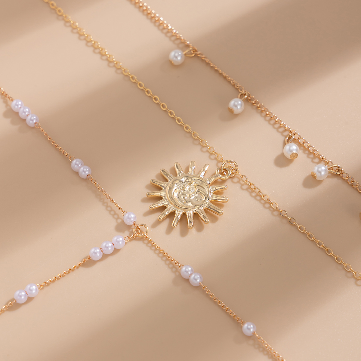 European and American cross-border jewelry ins Sun alloy pendant collarbone chain French style pearl beaded long necklace Application Scenario