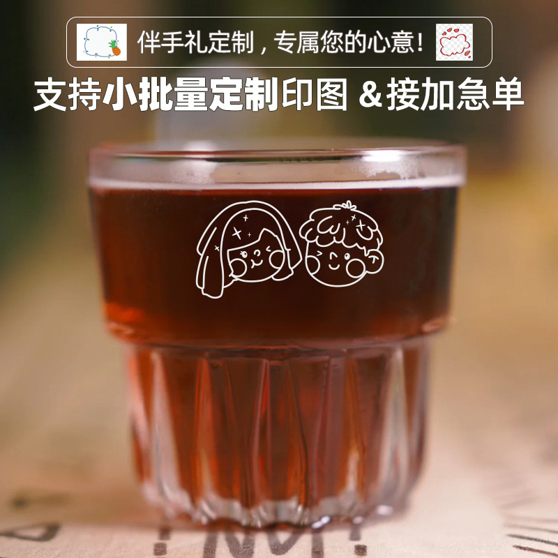The wedding commemorative gift glass beer mug with the same printed image on Xiaohongshu and stackable latte coffee cups full figure