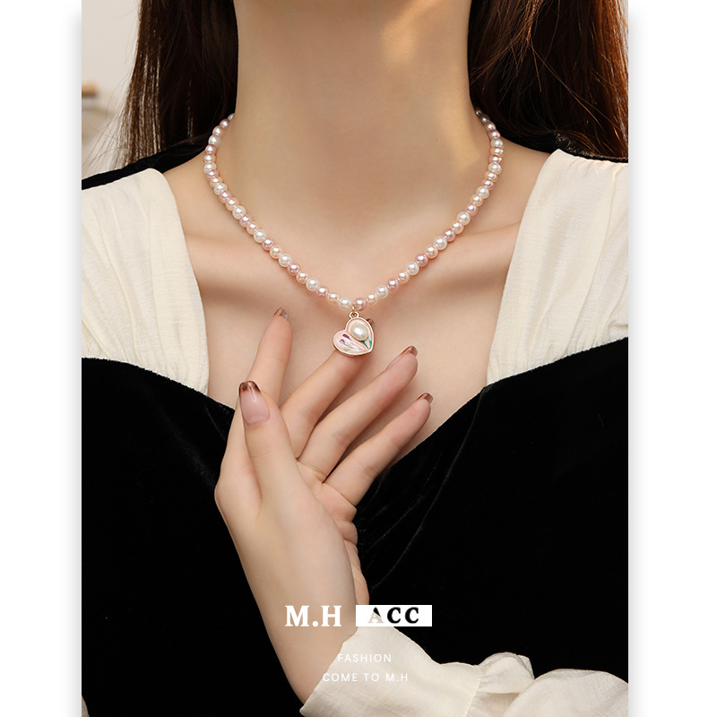 Pink heart-shaped pearl necklace, new sweet and cool style for women on Instagram, collarbone chain, French retro sweet girl style pendant trend details Picture