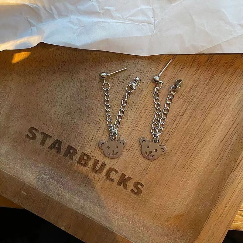 Chain bear earrings for women, a new trendy Korean style in 2025, with a simple and elegant, cute and niche design Application Scenario