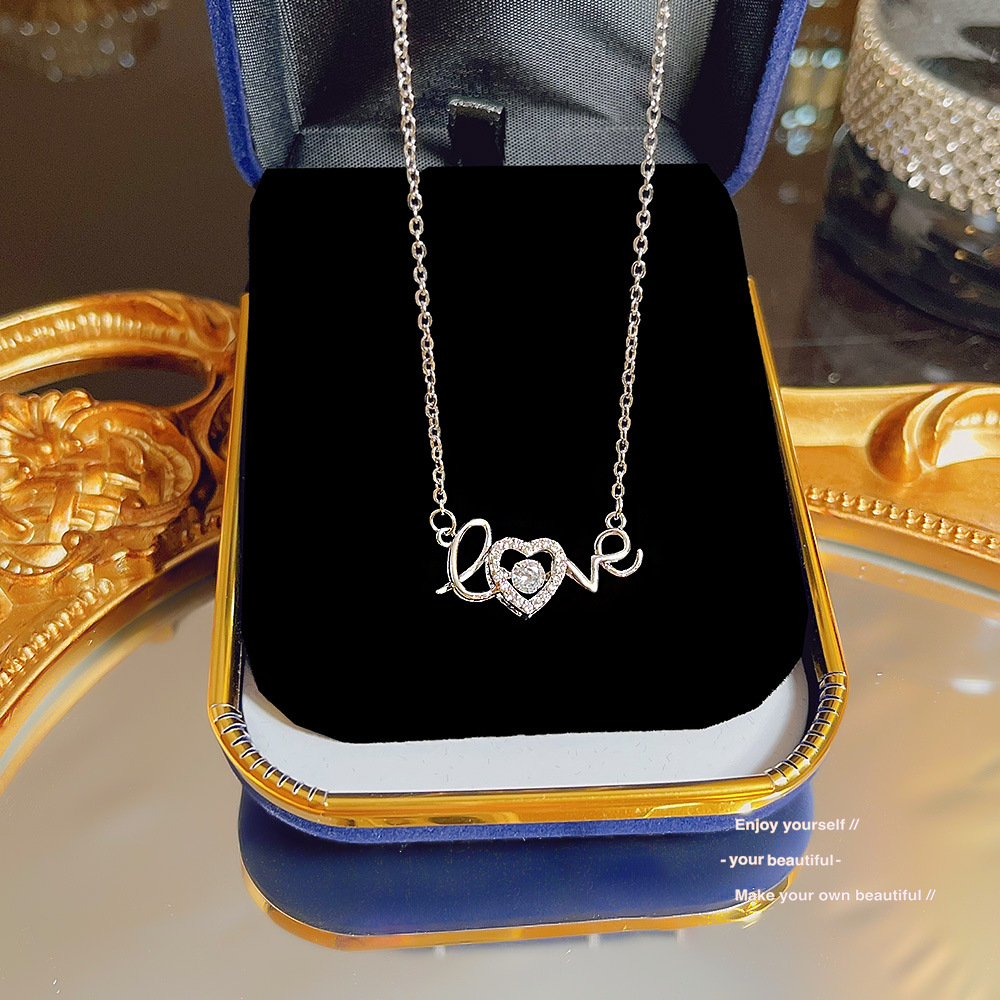 The love heart-shaped necklace is a versatile, light luxury, and niche design style collarbone chain. It's a new trendy neck chain and a stylish Korean accessory full figure