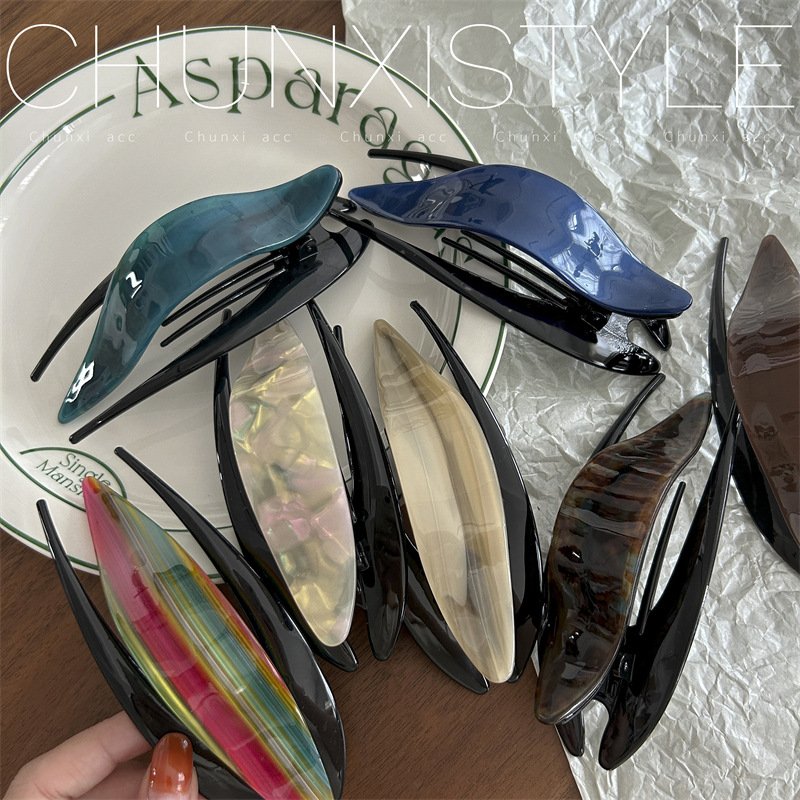 Super convenient hair styling! Simple acetic acid hair clips for women's back of the head with a one-line grip, large size, popular 2023 new style, high-end Application Scenario