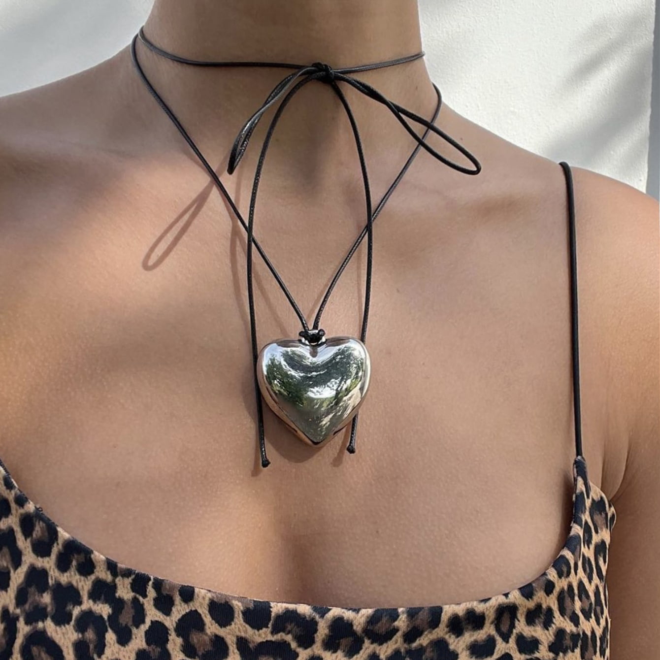 European and American cross-border jewelry, pull-out adjustable wax thread choker necklace, simple alloy large heart pendant necklace full figure