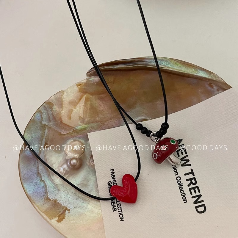 A new trendy spray-painted red heart-shaped mushroom drawstring necklace for women in autumn and winter, a cute and niche collarbone chain details Picture
