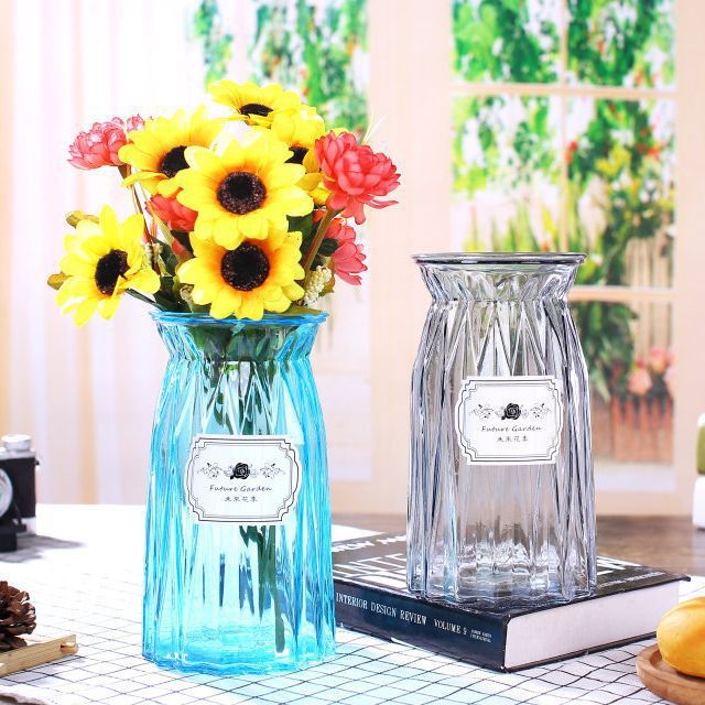 Thickened European-style hydroponic large vertical pattern vase, origami glass transparent vase, creative lucky bamboo living room decoration details Picture