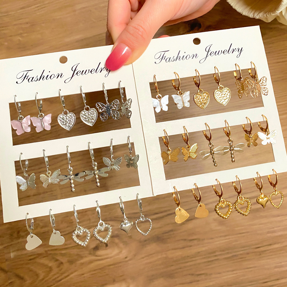 Simple and compact European and American stud earrings, golden fashionable and trendy earrings, stud earrings, pendant accessories, butterfly heart earrings full figure