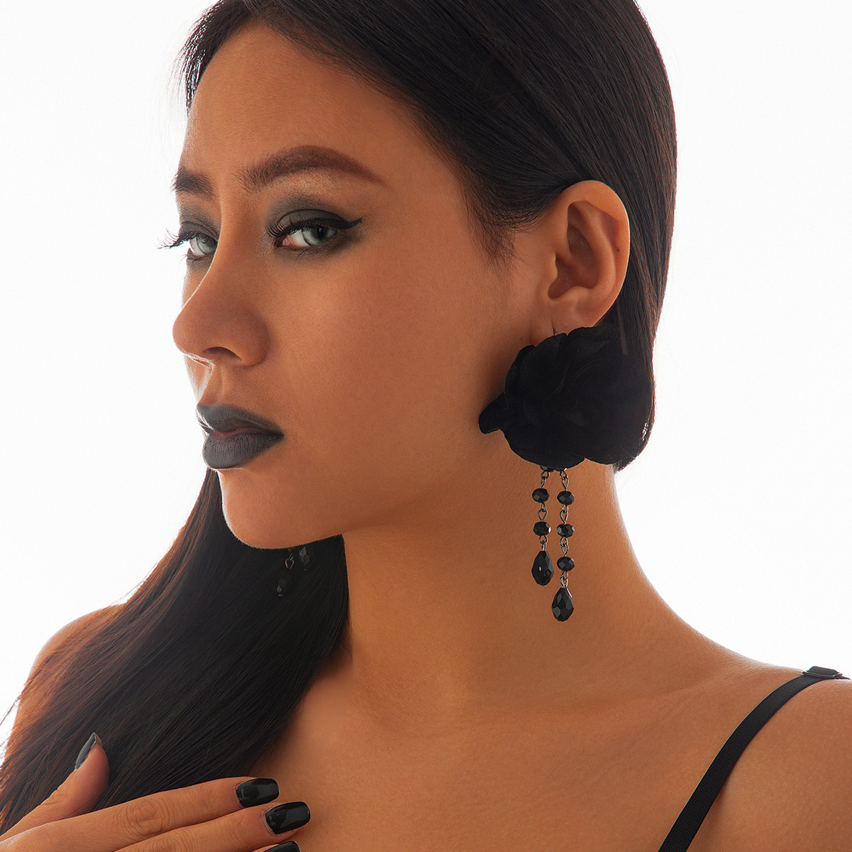 European and American cross-border jewelry, personalized black lace tassel pendant necklace, Gothic choker crystal collarbone chain Specification drawing