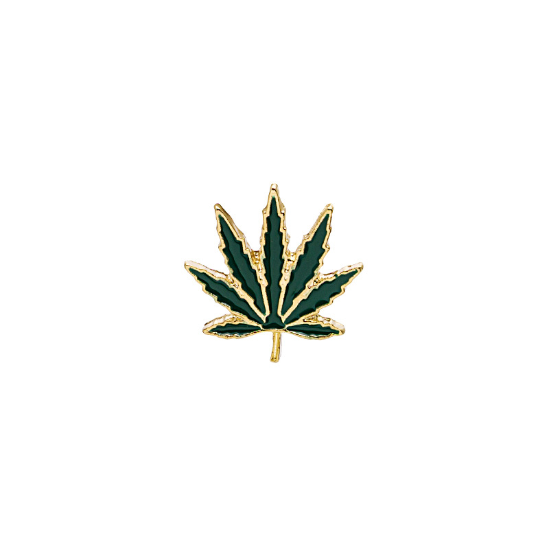 European and American retro brooches and pins, personalized and creative maple leaf alloy oil-dripping leaf badges, direct sales from the manufacturer Item Picture