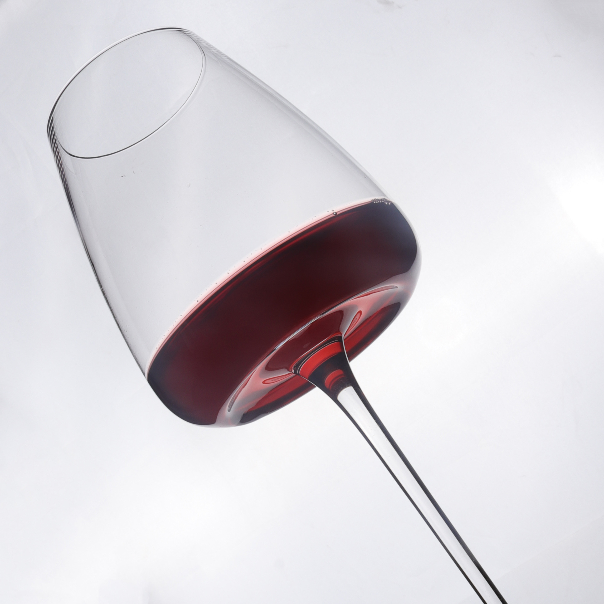 Creative handcrafted crystal concave bottom red wine glasses and champagne glasses, two color box set, home large-bellied Burgundy set Application Scenario