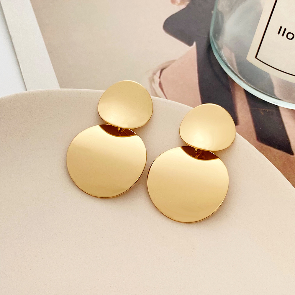 Retro round alloy stud earrings, European and American ins three-dimensional glossy earrings, fashionable and versatile, trendy earrings and earrings Specification drawing
