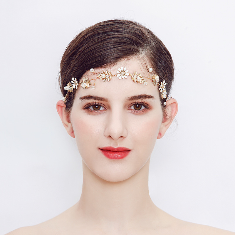 New handcrafted bride headband from Europe and America, versatile alloy flower wedding dress hair accessory, high-end crystal pearl headband for women full figure