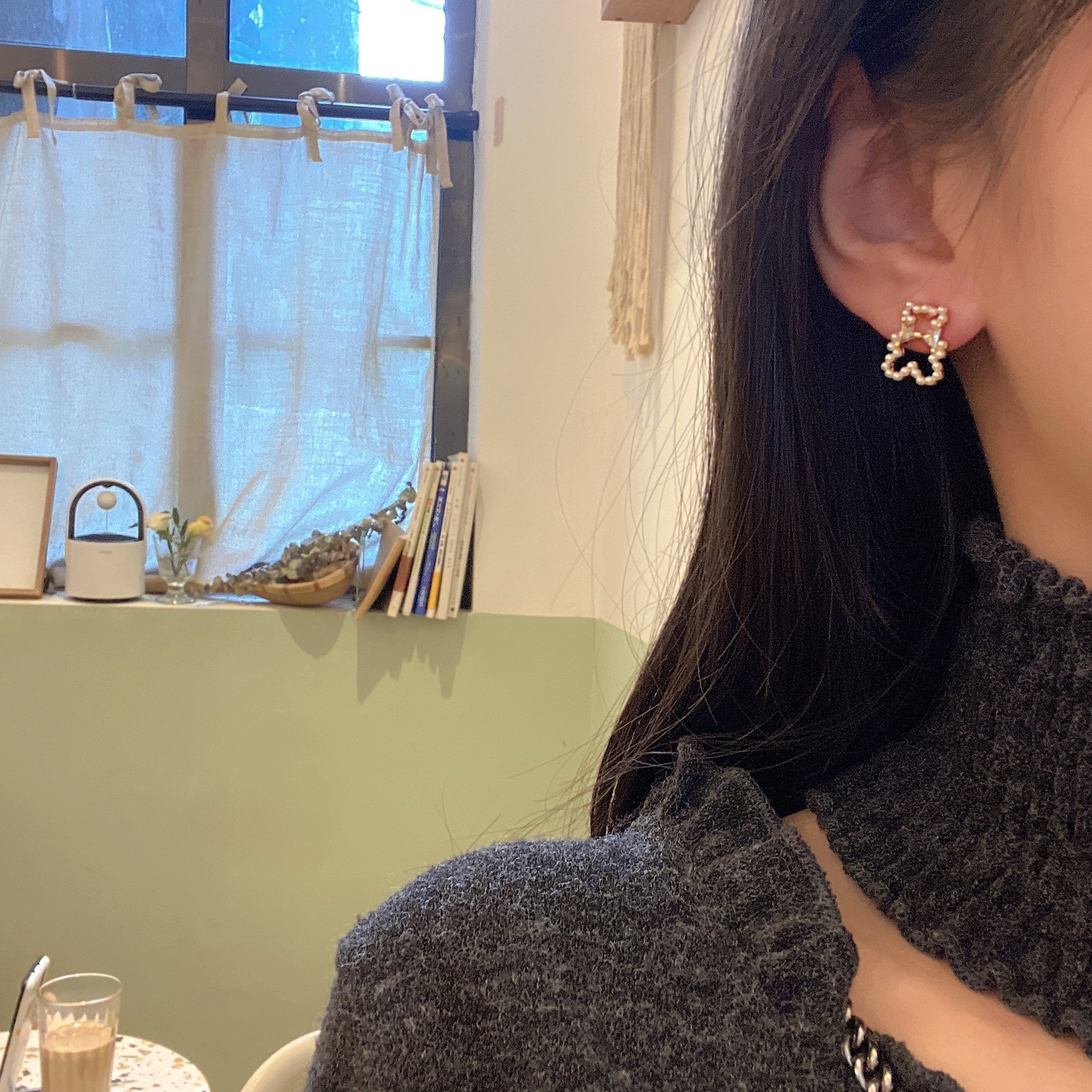 Cute and exquisite pearl zircon bear stud earrings for women on Instagram, sweet and versatile, with a unique design sense for autumn and winter details Picture