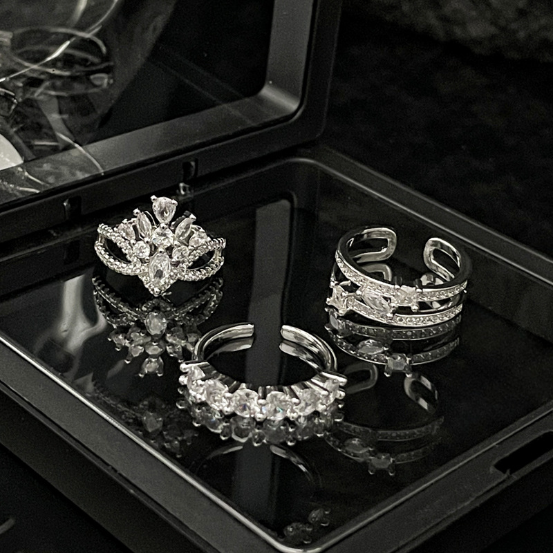 A light luxury and high-end crown inlaid ring for women, adjustable and delicately layered, with a niche design and texture, is an ins index finger ring Application Scenario