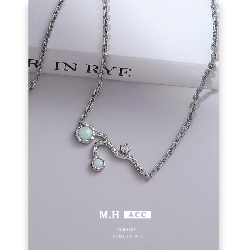 Korean-style Opal stone necklaces are versatile and elegant for women. Wholesale of cold collarbone chains with exquisite and high-end chain necklaces is a trend details Picture
