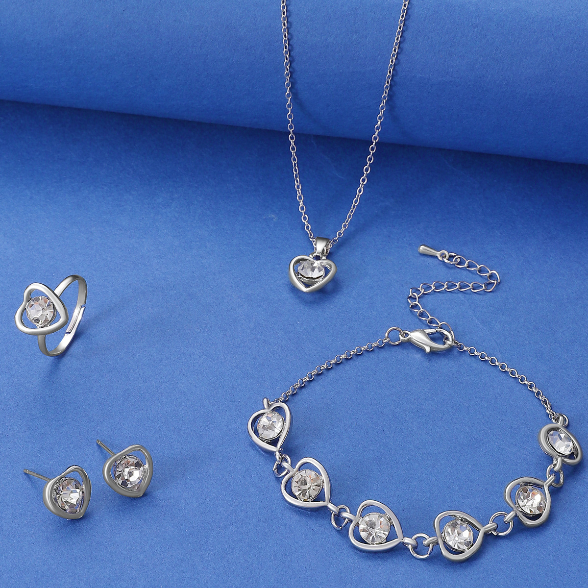 Cross-border best-selling crystal heart-shaped jewelry set, women's personality and temperament heart-to-heart talk necklace, earrings, ring and bracelet four-piece set details Picture