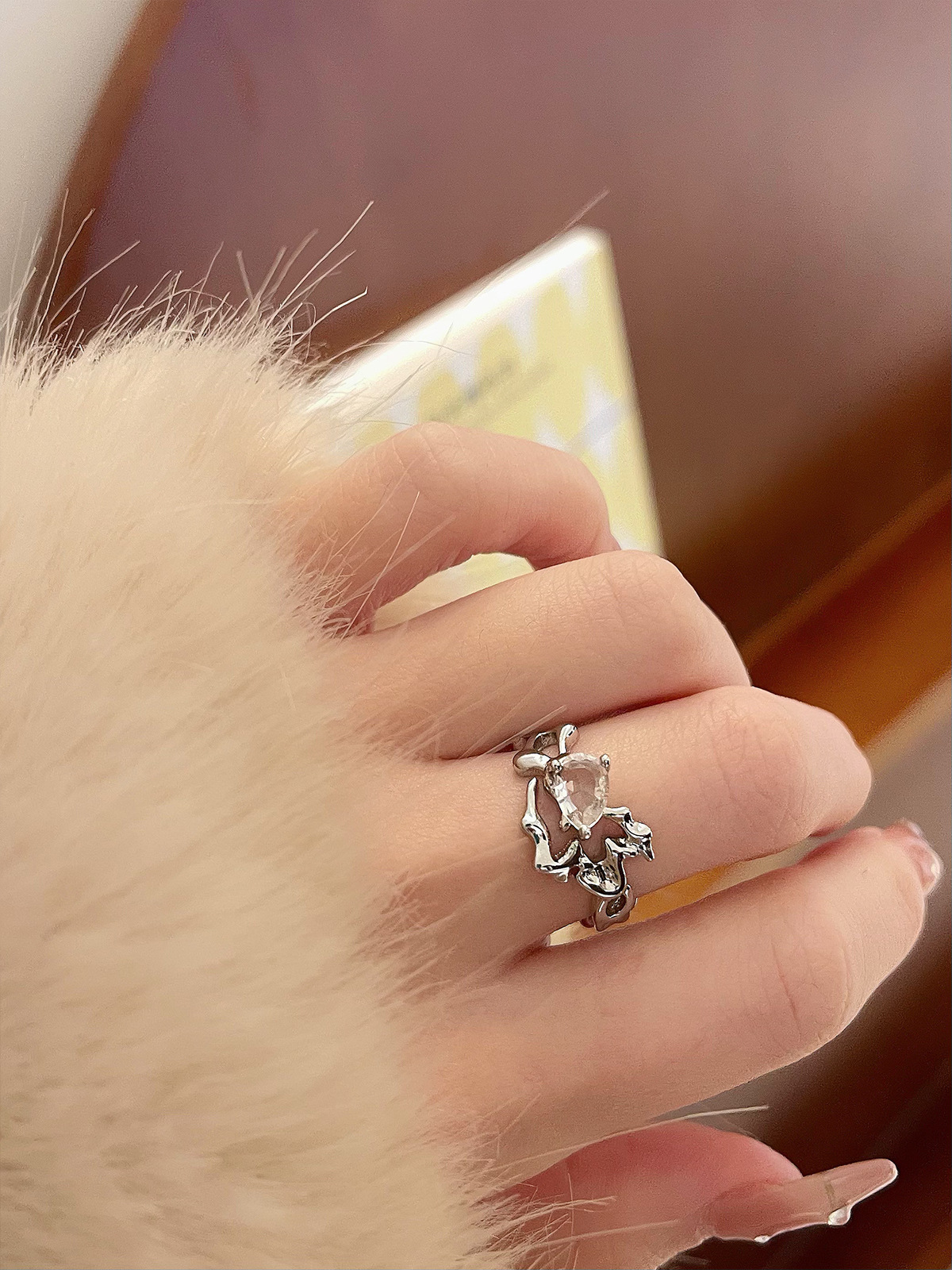 A niche design with a high-end feel, dopamine open ring, a cold and light luxury ring for women on Instagram, a unique and versatile ring for Internet celebrities details Picture