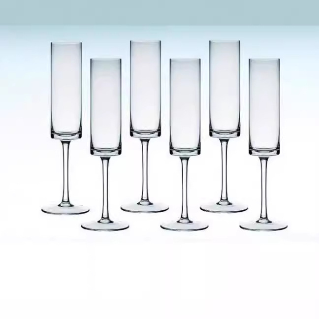 Green apple transparent glass straight champagne glass, sparkling wine glass, bar cocktail glass, highball glass, wine glass, cold cut full figure