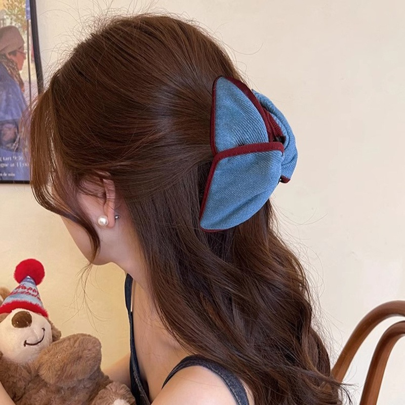 Korean-style retro color-blocking denim triangular claw clip for women, a high-end 2025 new shark clip hair accessory for the back of the head Specification drawing