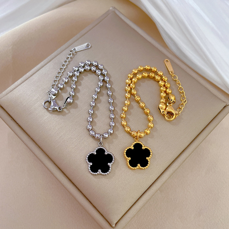 【 All-titanium Steel 】 Dongdaemun's unique and elegant forest-themed cold style five-leaf clover round bead bracelet, a retro female Internet celebrity details Picture
