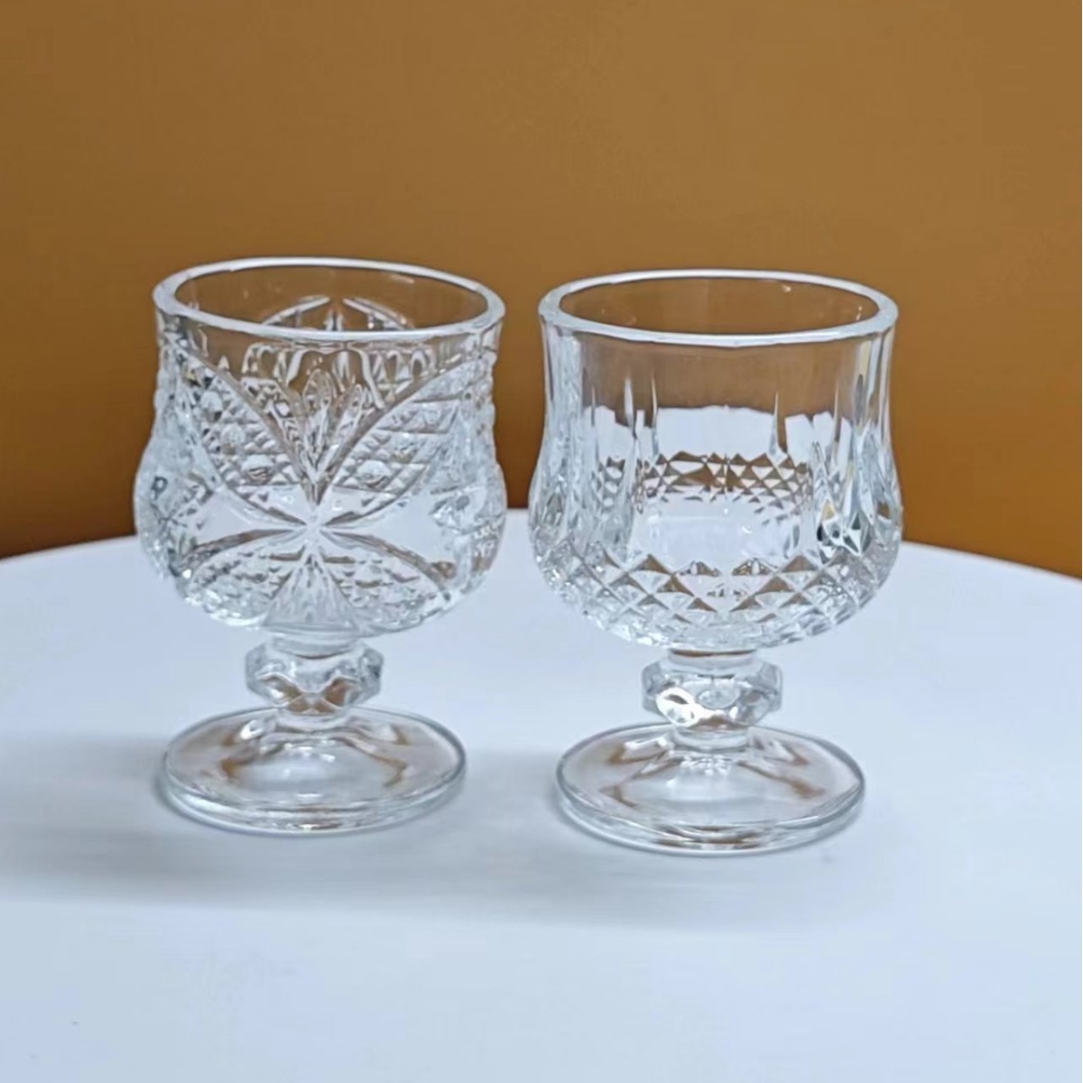 European-style embossed engraved small wine glasses, tall one-sipped cups, spirits cups, restaurant household foreign wine glasses, diamond white wine cups details Picture
