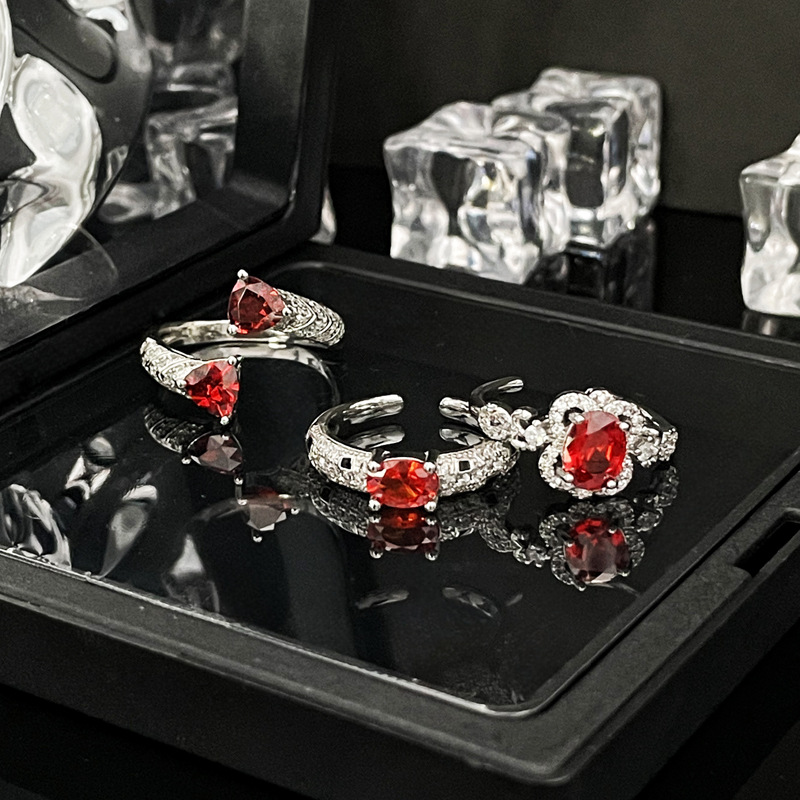 A high-end red zircon open ring with a touch of European and American style, a delicate oval-shaped design for women, sweet and cool, light luxury fashion, and a trend of wearing multiple rings Specification drawing