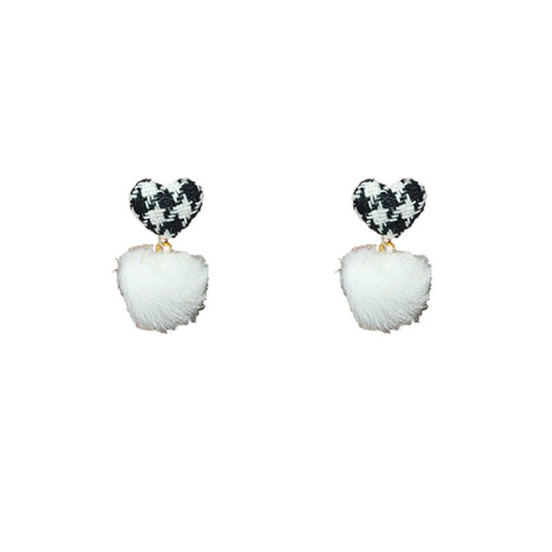 Autumn and winter furry fur stud earrings for women on Instagram, black and white checkered heart-shaped plush earrings, a rare and versatile accessory Item Picture