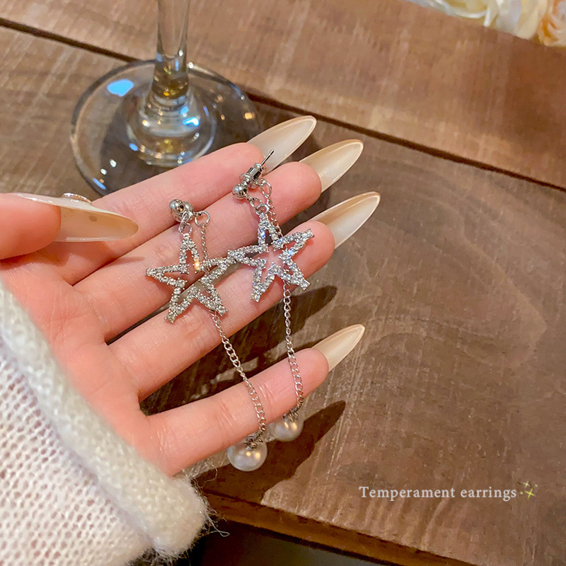 Super dazzling and exquisite five-pointed star stud earrings with full diamonds, light luxury and versatile, exuding a sense of sophistication and elegance. Long tassel earrings, personalized earrings full figure